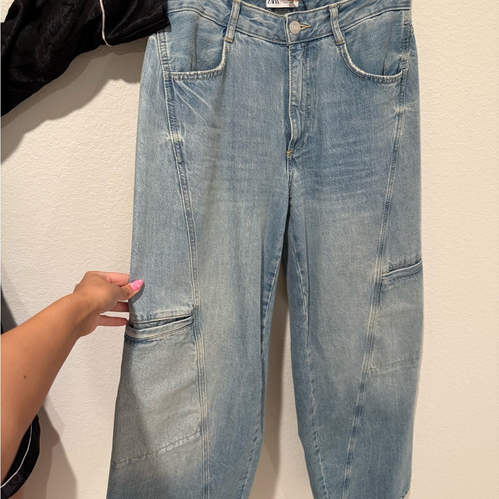 Zara Blue Straight Leg Jeans with Classic Style